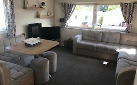 Stunning Deluxe 3 Bedroomed Caravan With Ch, Dg And Decking.